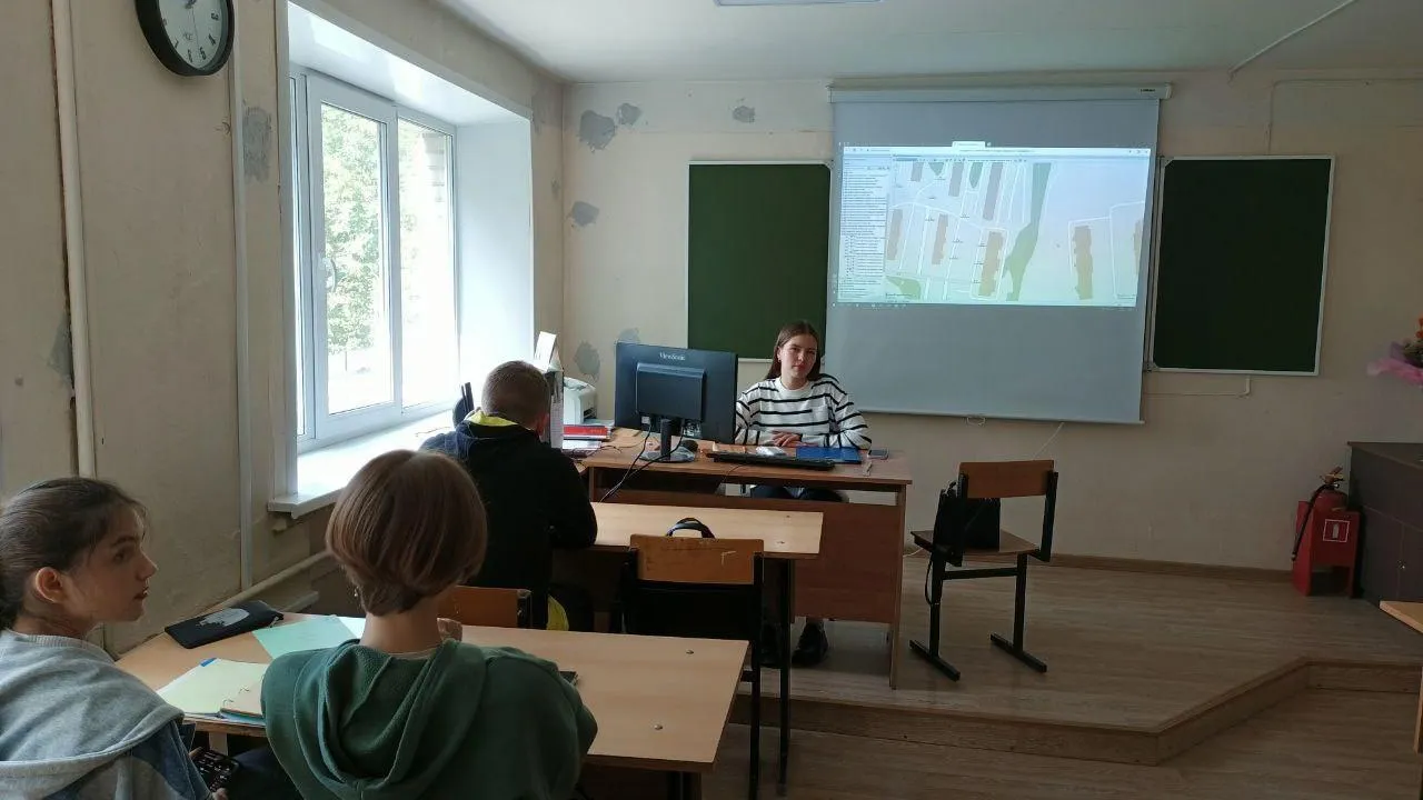 Студенты колледжа Щелкова встретились со специалистом администрации округа