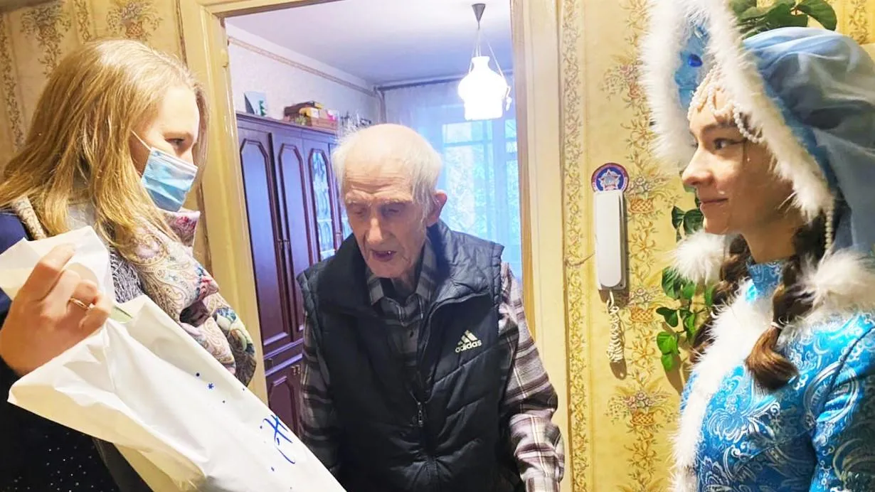 Пятеро участников ВОВ из Люберец получили подарки к новогодним праздникам