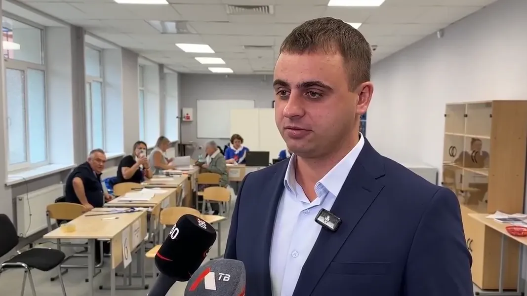 Герой ДНР Кирилл Соснин проголосовал в Люберцах