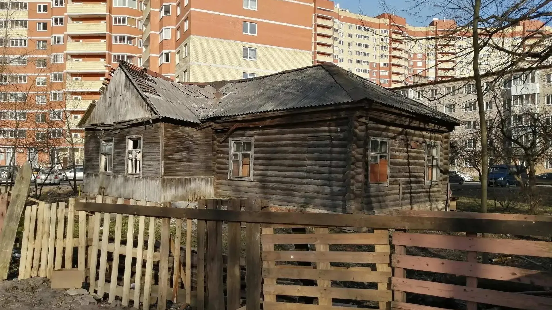 В Щелкове снесли аварийный дом на Фряновском шоссе
