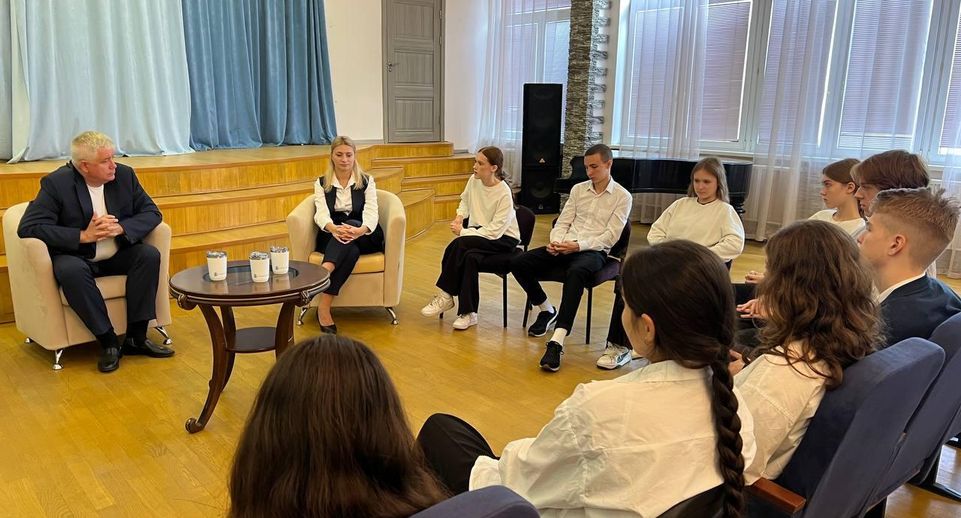 Депутат Мособлдумы провел «Диалог на равных» со старшеклассниками в Балашихе