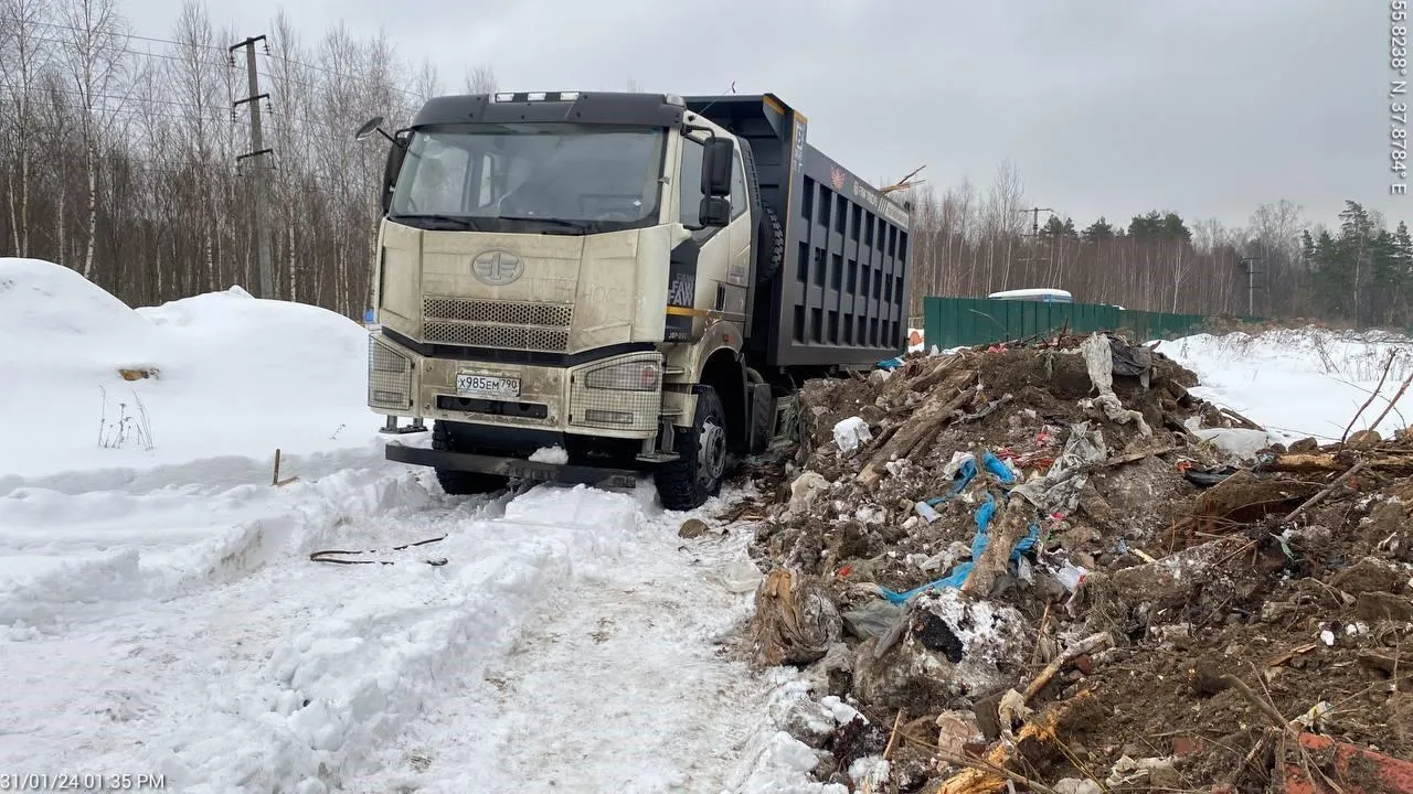 Водителя грузовика оштрафовали за незаконное размещение стройотходов в Балашихе