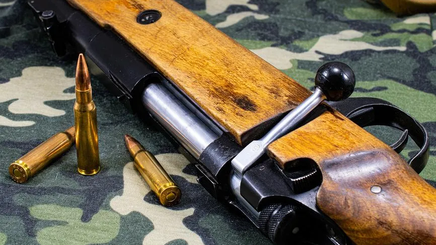 В Иркутской области школьник случайно убил друга, показывая карабин отца