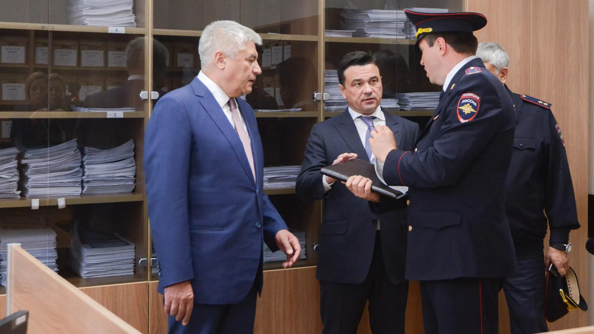 Колокольцев и Воробьев посетили отдел МВД по вопросам миграции в Люберцах