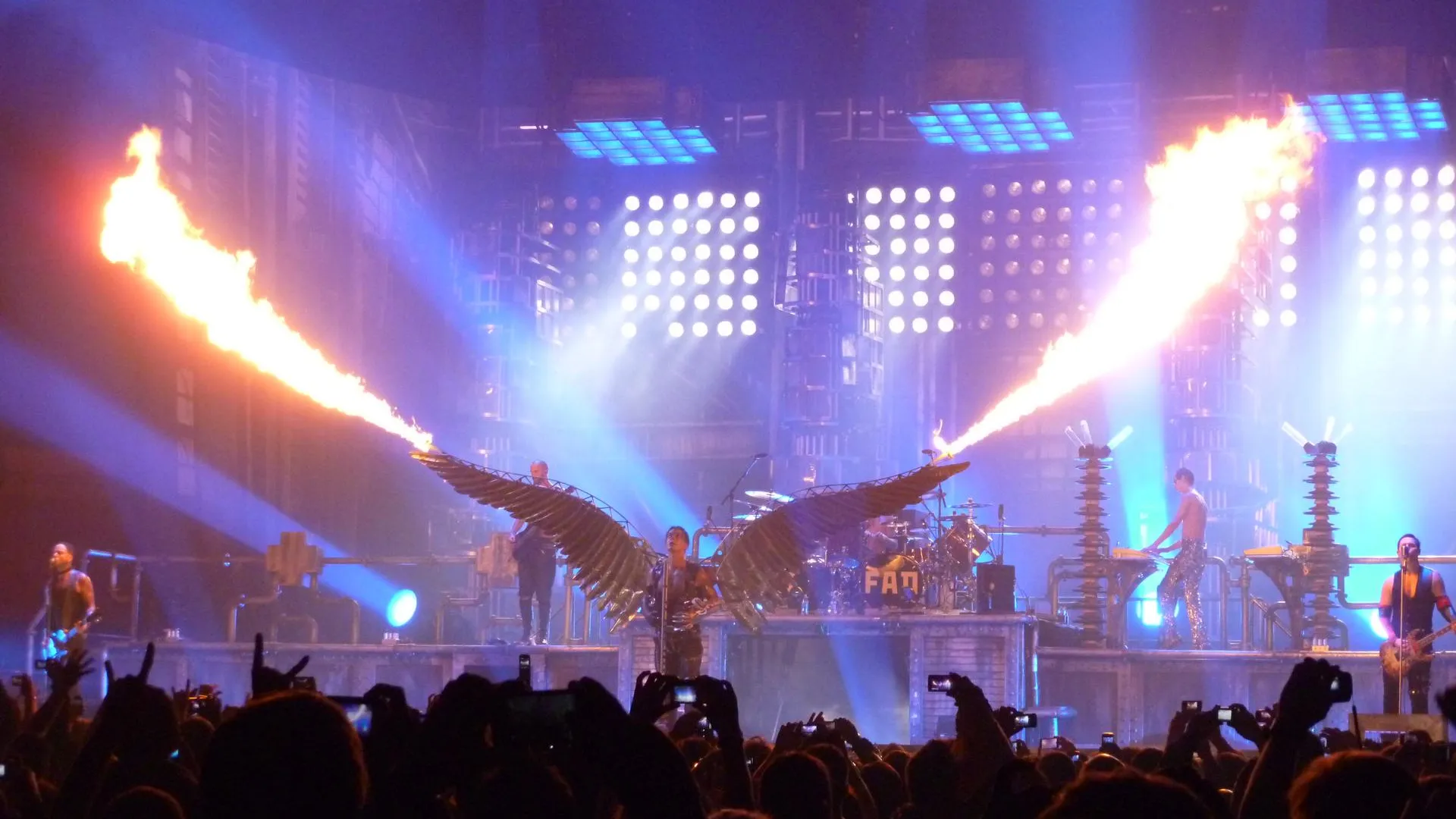 Mash: российский суд взыскал с Rammstein 638 тысяч евро за сорванный концерт