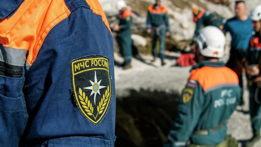 Под завалами люди: рудник обрушился в Магаданской области