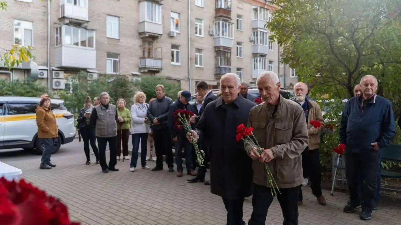 В Жуковском открыли мемориальную доску летчику-испытателю Юрию Абрамовичу