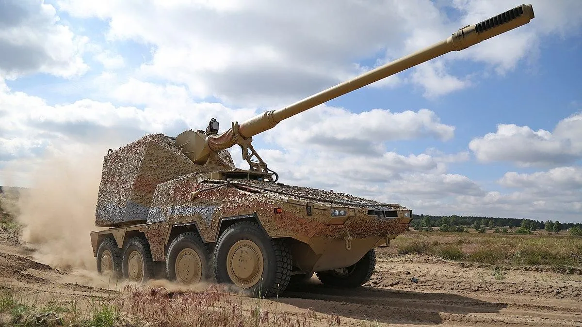 Германия передала Украине первую САУ «Boxer RCH 155»