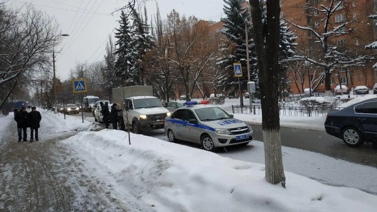Легковушка врезалась в грузовик в Королеве