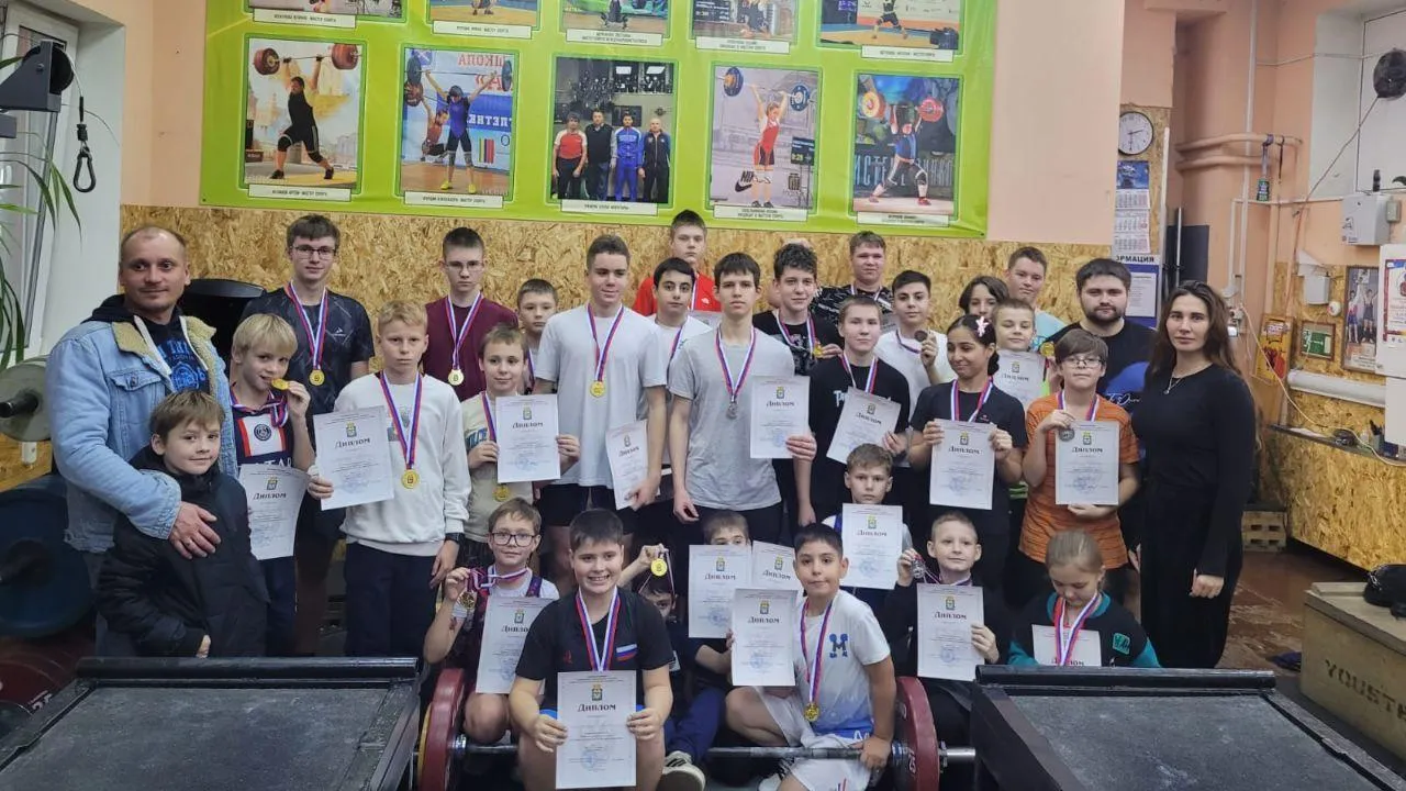 Открытое первенство по тяжелой атлетике в Видном посетили 70 спортсменов