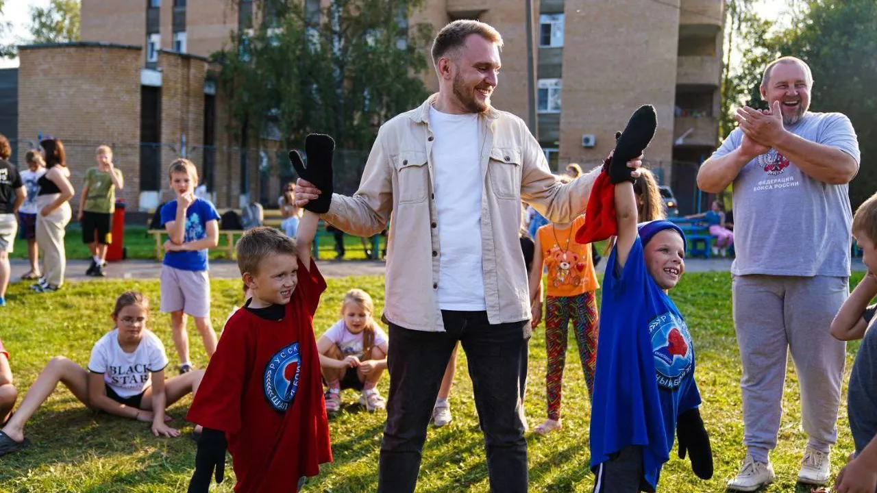 В Подмосковье прошел мастер-класс по боксу для детей из Курской области