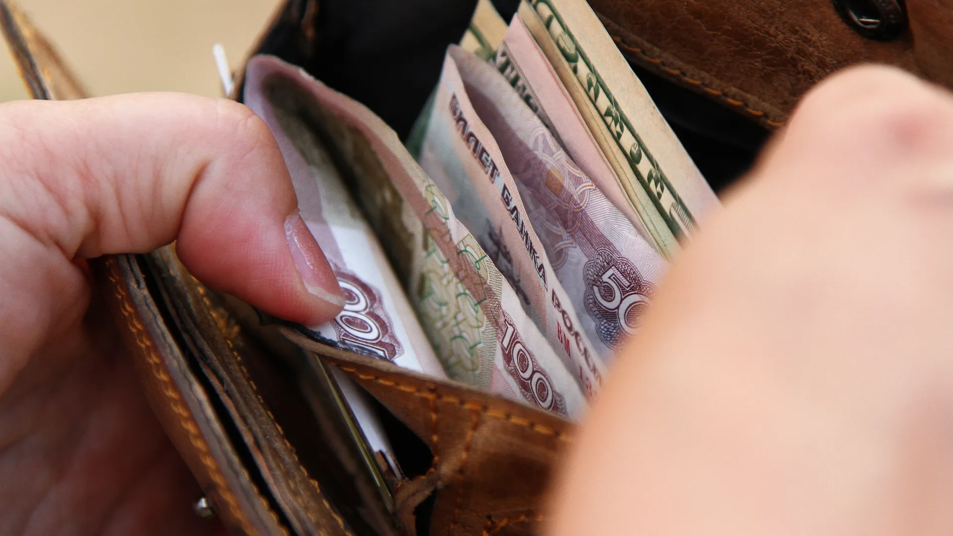 В РФ на более чем 2 тысячи рублей увеличат страховые пенсии