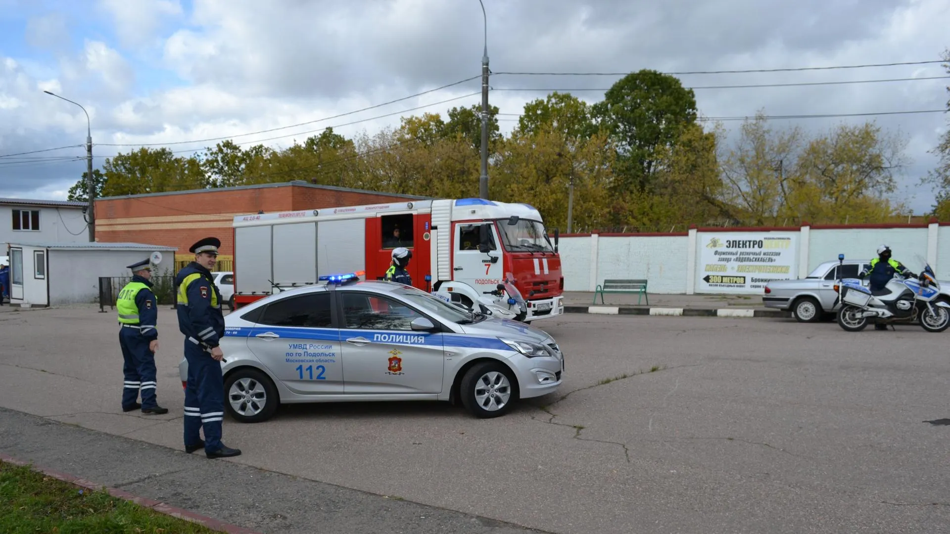 Помощь пострадавшему в ДТП при возгорании автомобиля отработали в Подольске