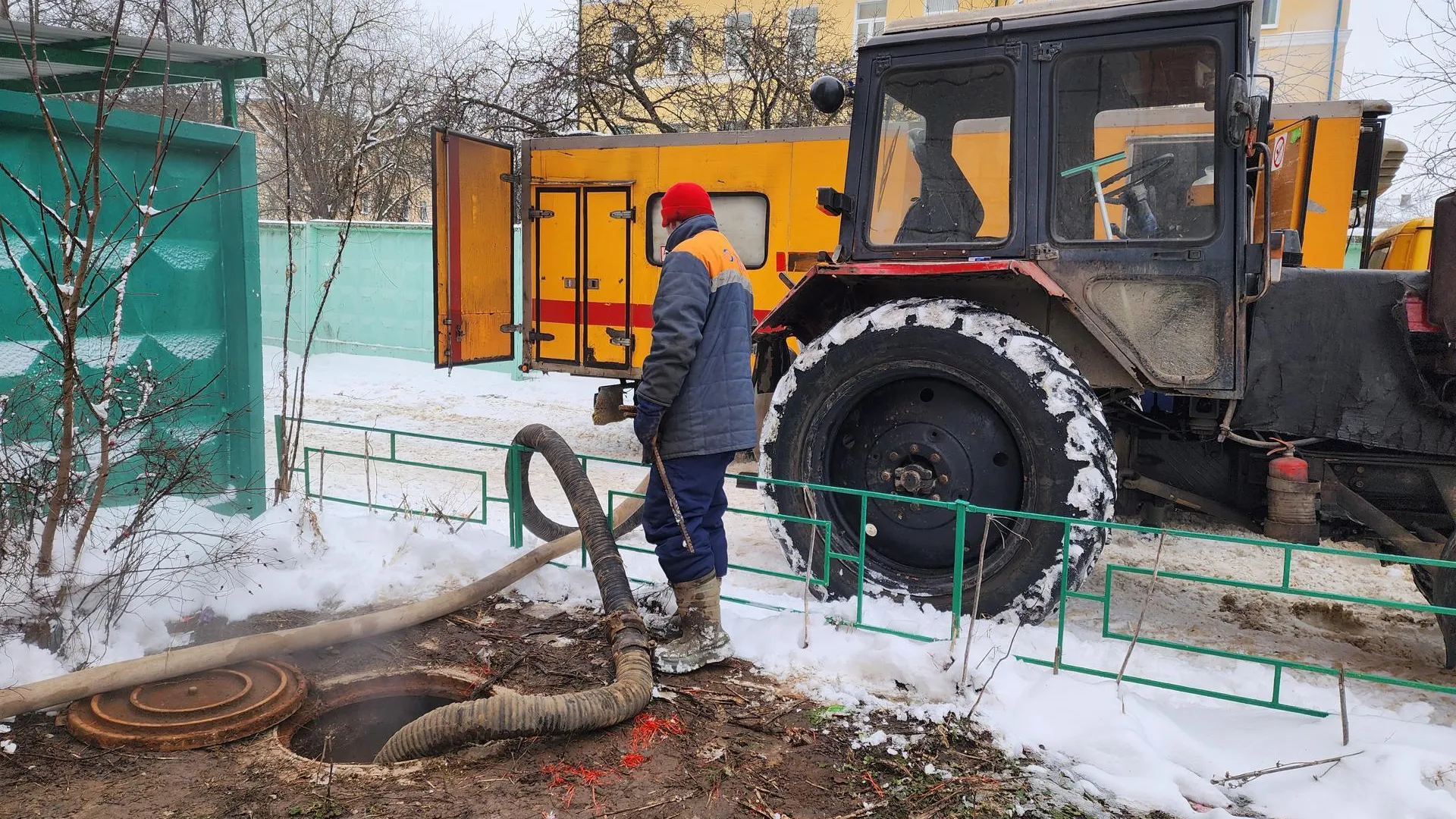 Утечку в теплосети на улице Литейной в Подольске устранят в течение 2 часов