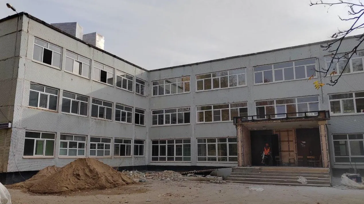 Подрядчик начал кровельные работы в ходе капремонта школы № 2 в Лобне