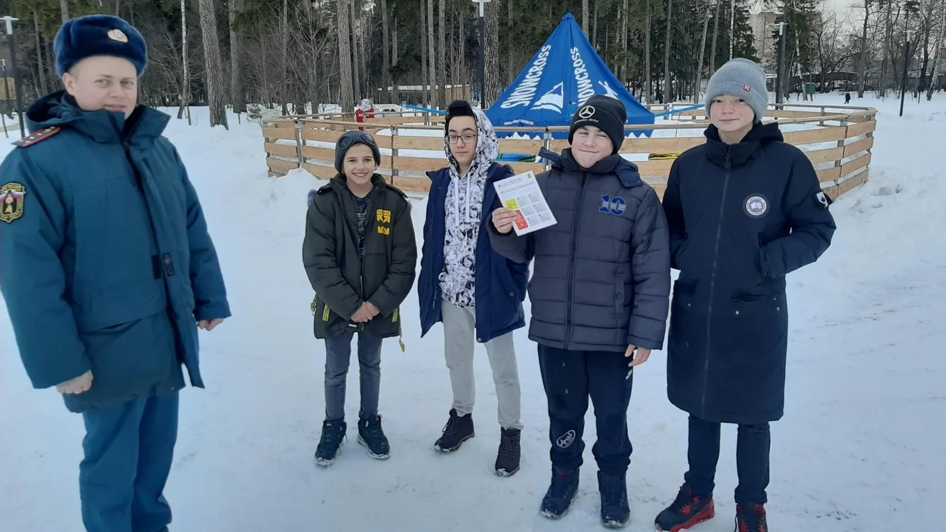 В парке Балашихи спасатели напомнили правила пожарной безопасности