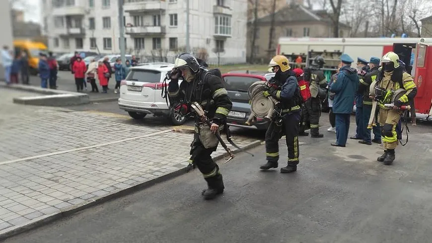 Более 20 команд принимают участие в соревнованиях дружин юных пожарных в Балашихе
