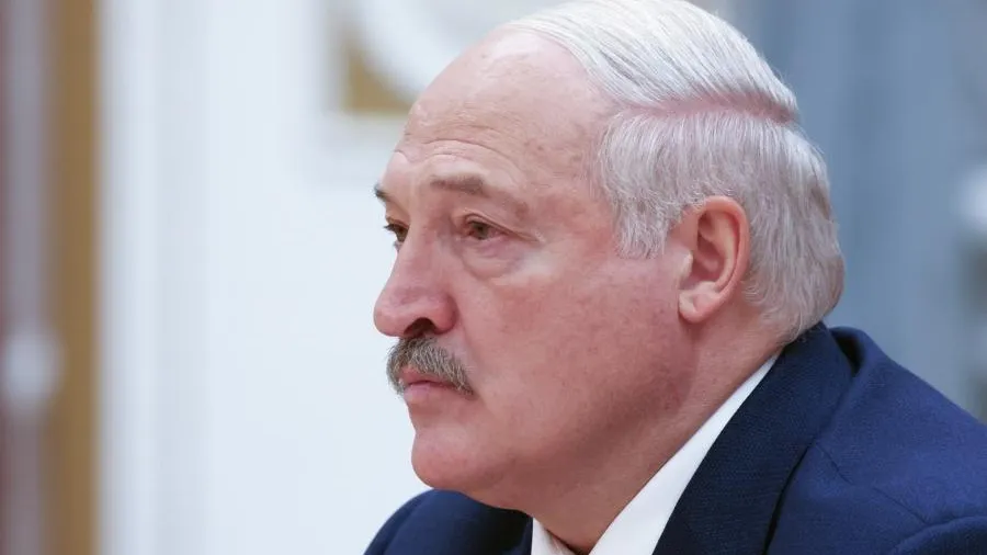 Лукашенко пригласил беглую оппозицию сразиться с ним на выборах