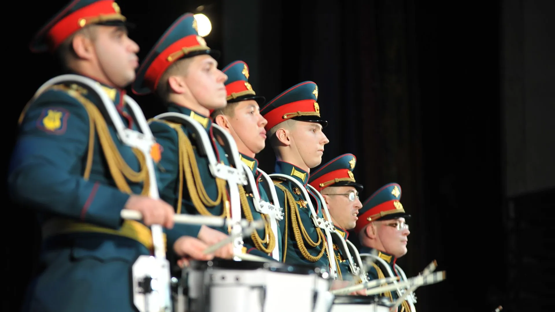 В Подмосковье прошел концерт «Живи, страна!» ко Дню защитника Отечества