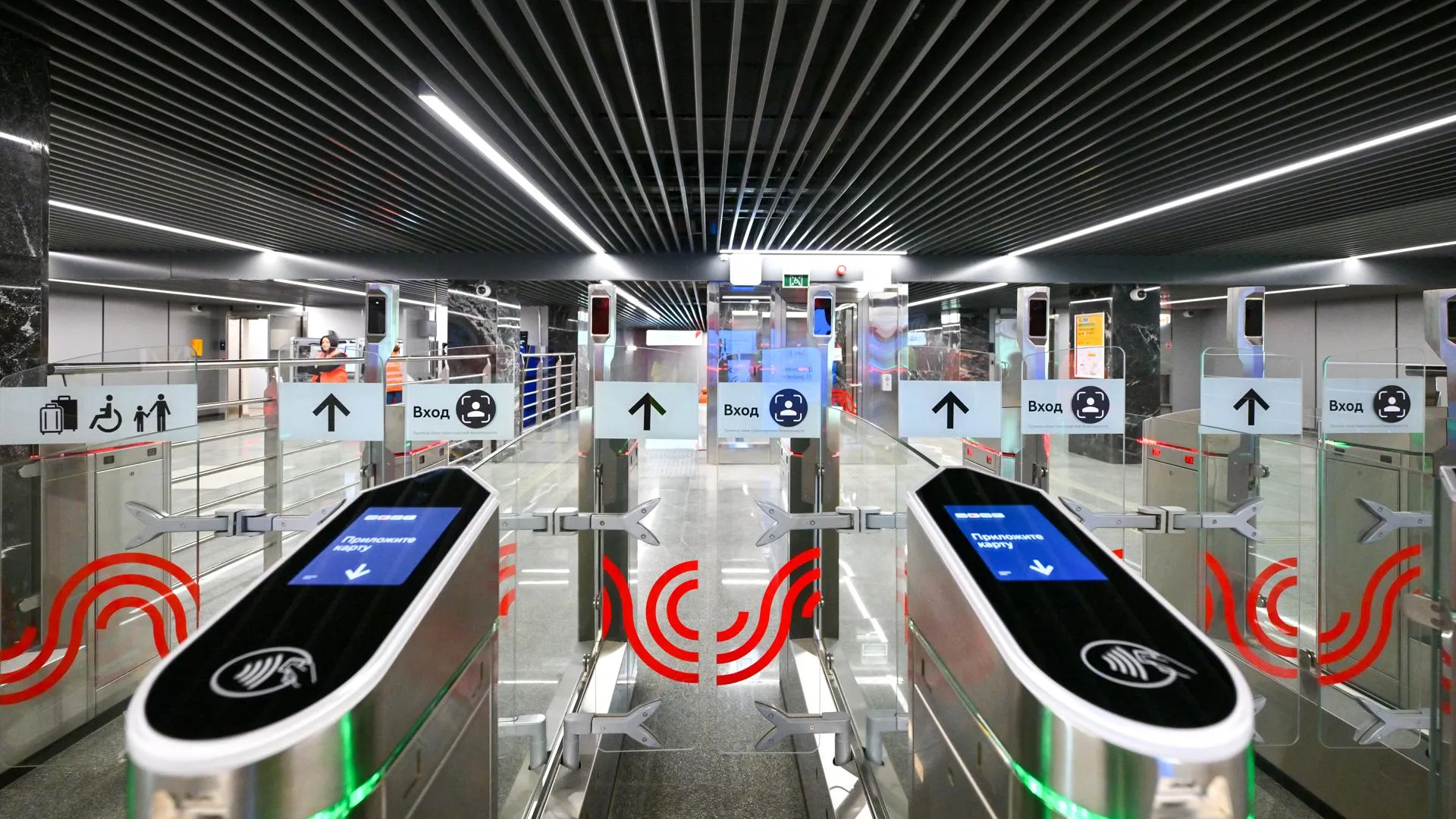 Ефимов: завершен монтаж пролетного строения пешеходного перехода над путями МЦД-1