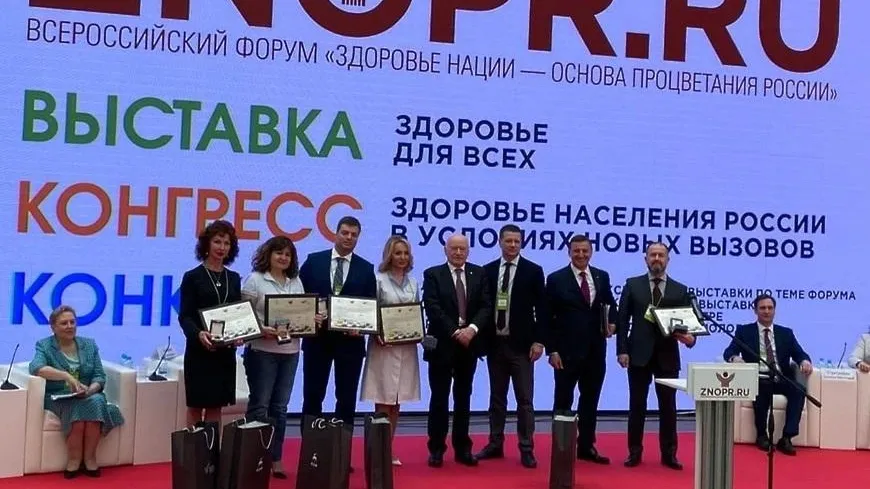 Главврачу перинатального центра Балашихи на всероссийском форуме вручили медаль
