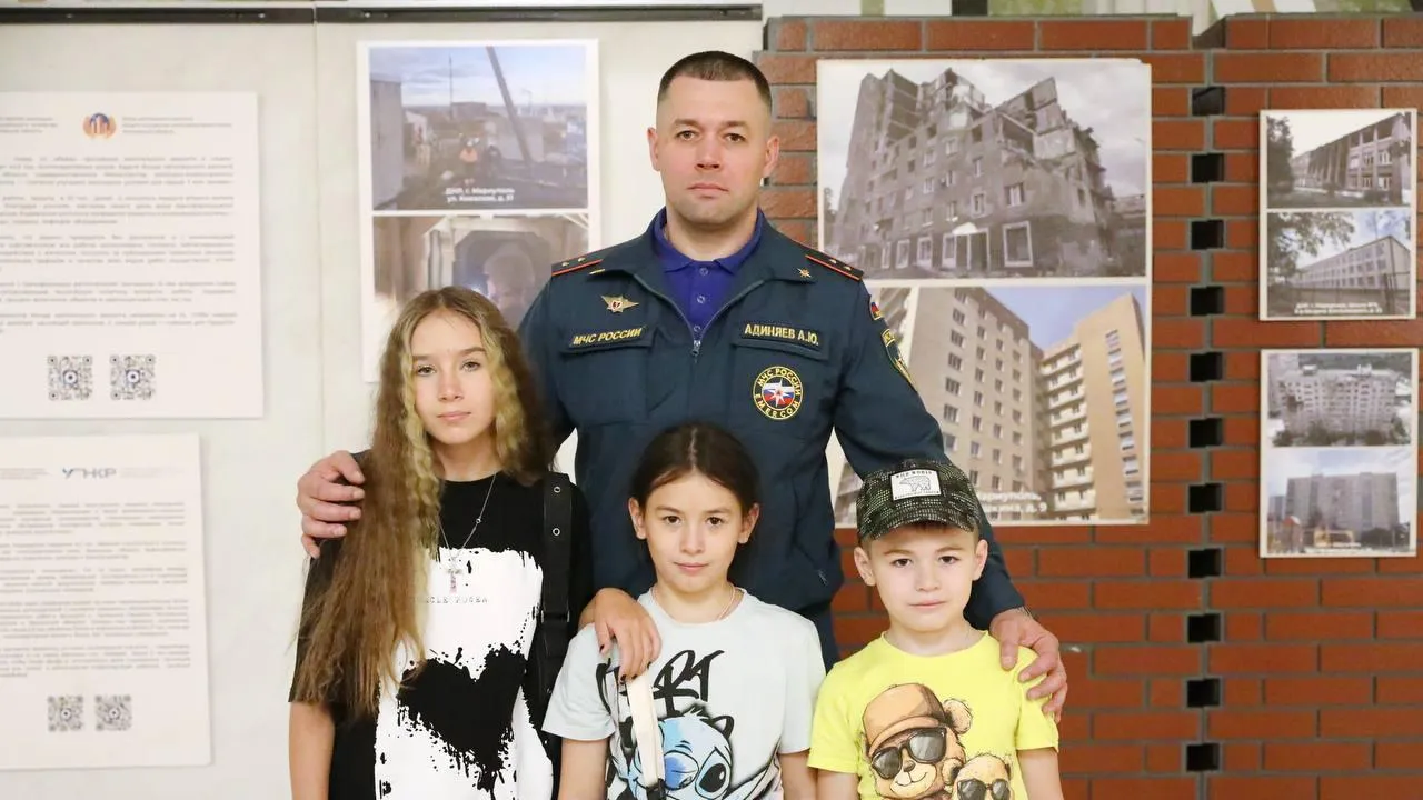 В Долгопрудном школьникам вручили 320 наборов ко Дню знаний