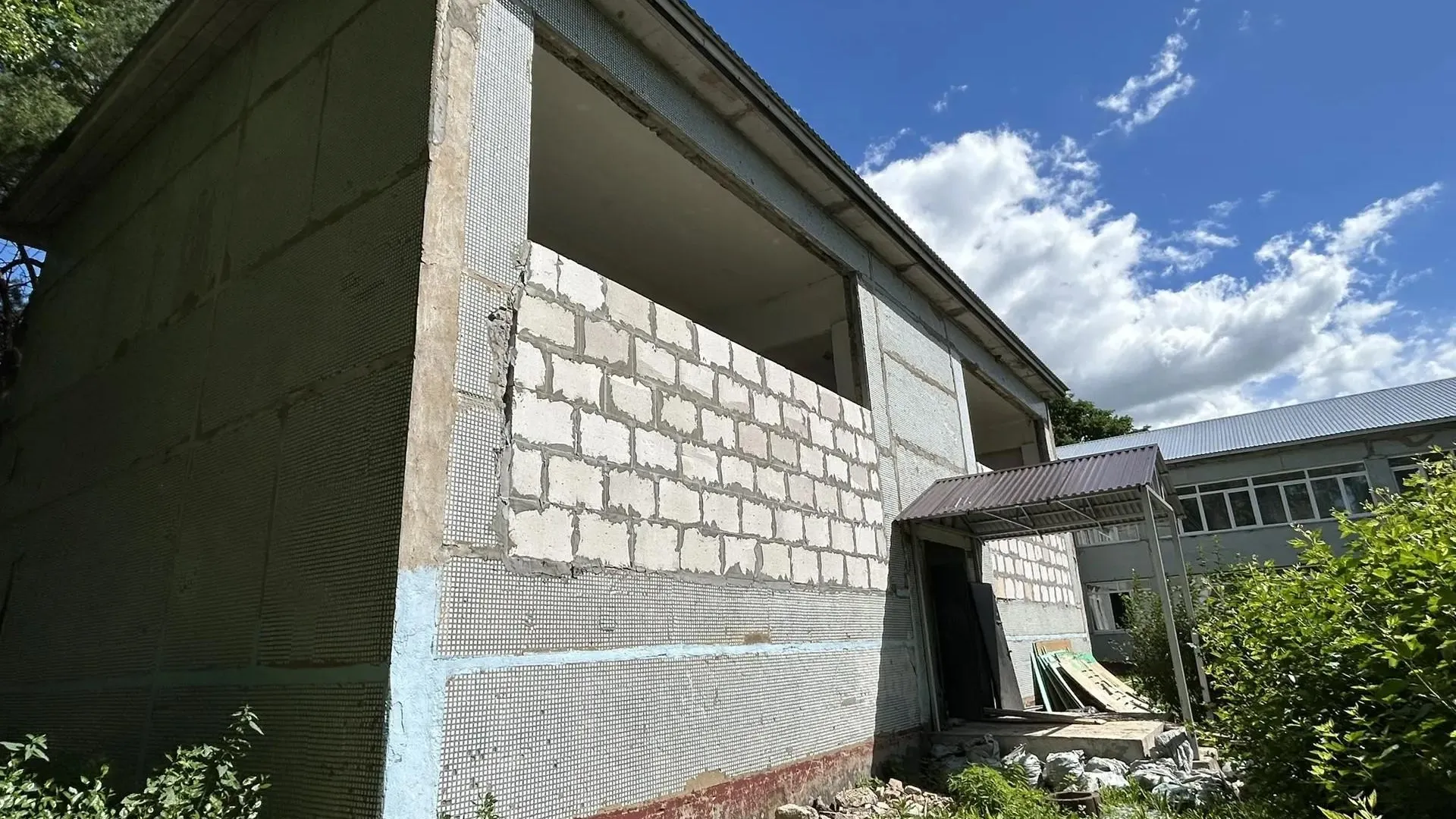 В Шаховской округе к сентябрю обновят спортзал школы Ивашково