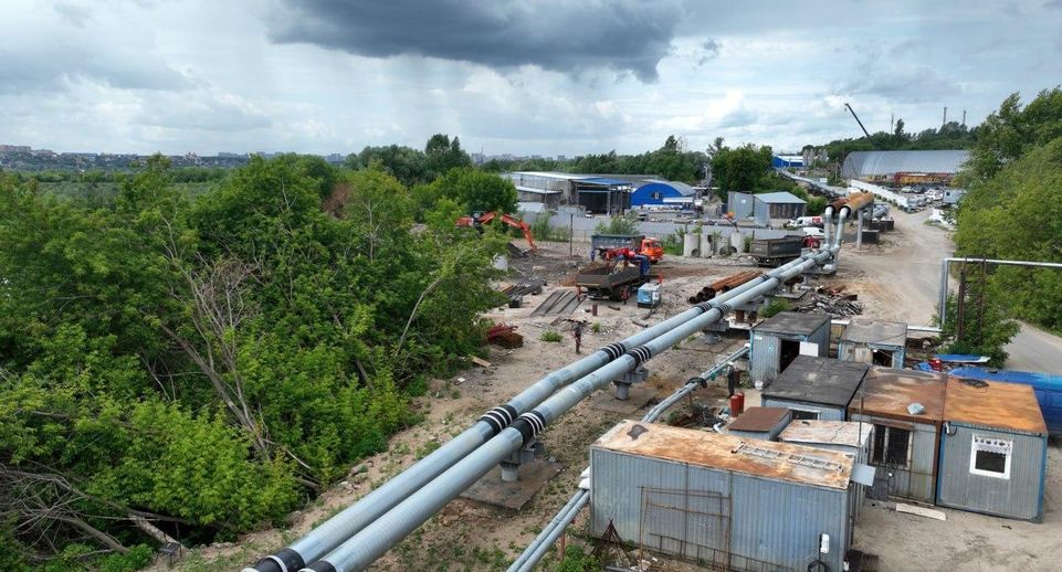 На теплопроводе М-5 в Дзержинском обустраивают площадки для обслуживания оборудования