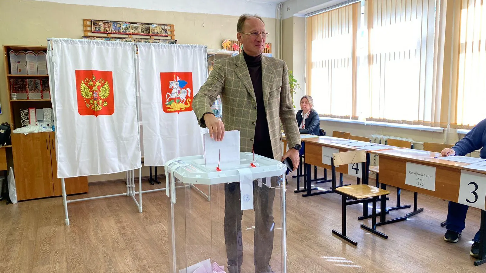 Депутат Мособлдумы Коханый проголосовал на выборах в Люберцах