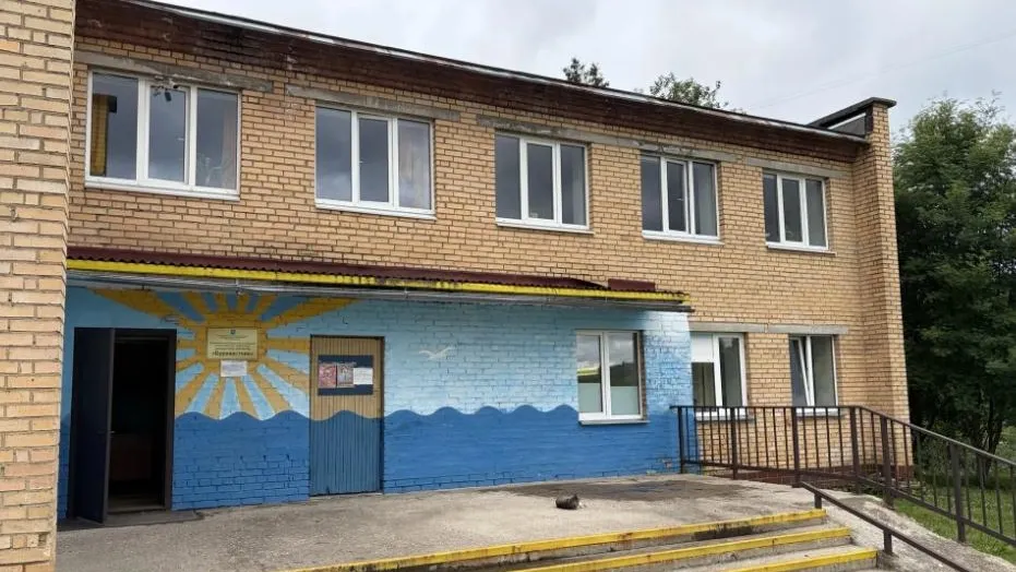 В Смирновке начали капремонт кровли ДДТ «Буревестник»