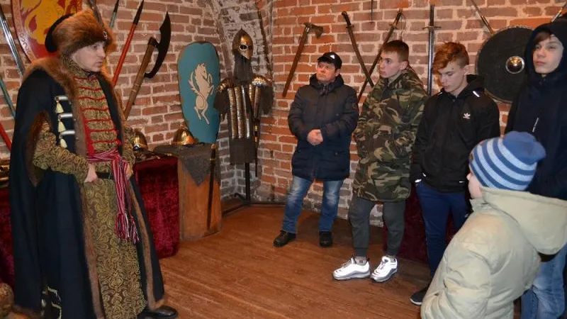 Полицейские и общественники провели для детей‑сирот экскурсию по Коломенскому кремлю