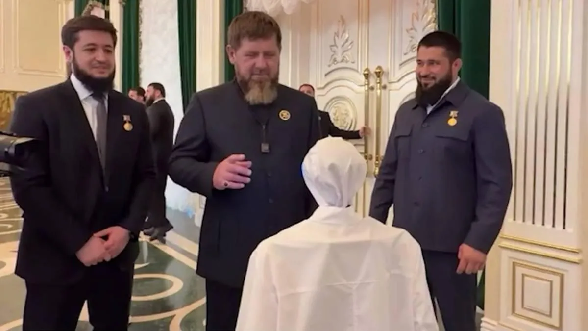 «Ахмат — сила, шеф — чемпион, Аллаху Акбар»: Рамзан Кадыров пообщался с роботом