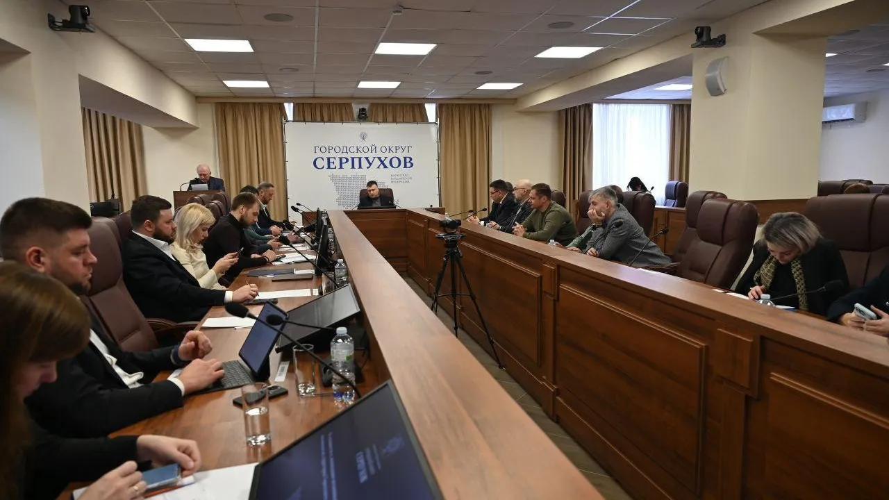 В Серпухове обсудили транспорт, паводок и ремонт дорог