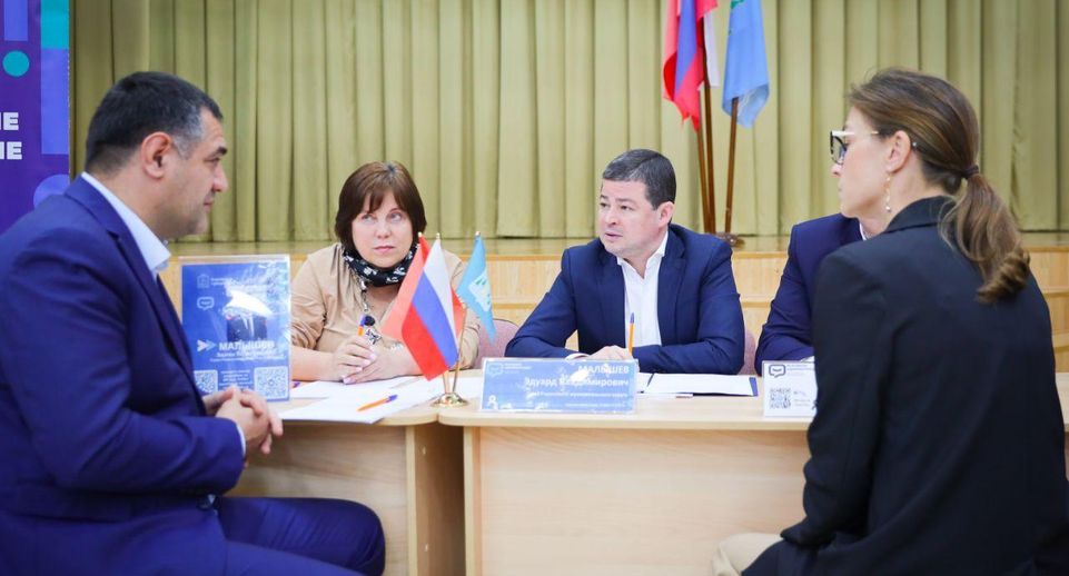 Эдуард Малышев провел выездную администрацию в Раменской гимназии