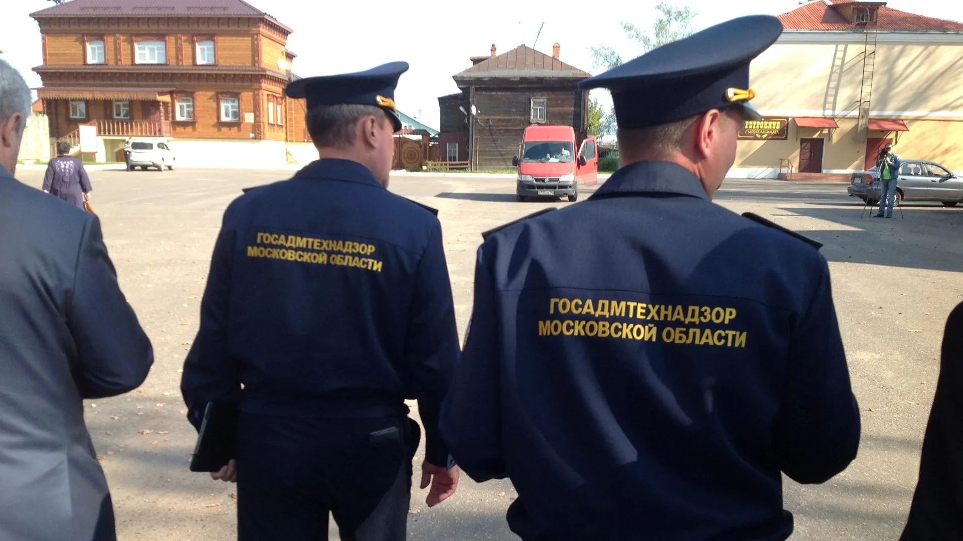 Чистоту и порядок проверят в парках и скверах Подмосковья перед Днем народного единства