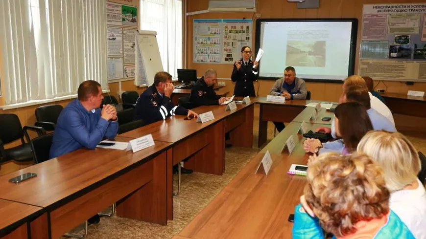 Инспекторы ГИБДД рассказали водителям Подольска об опасных участках дорог на маршрутах