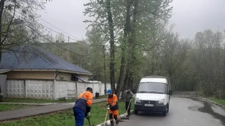 В Долгопрудном продолжаются работы по уборке территорий
