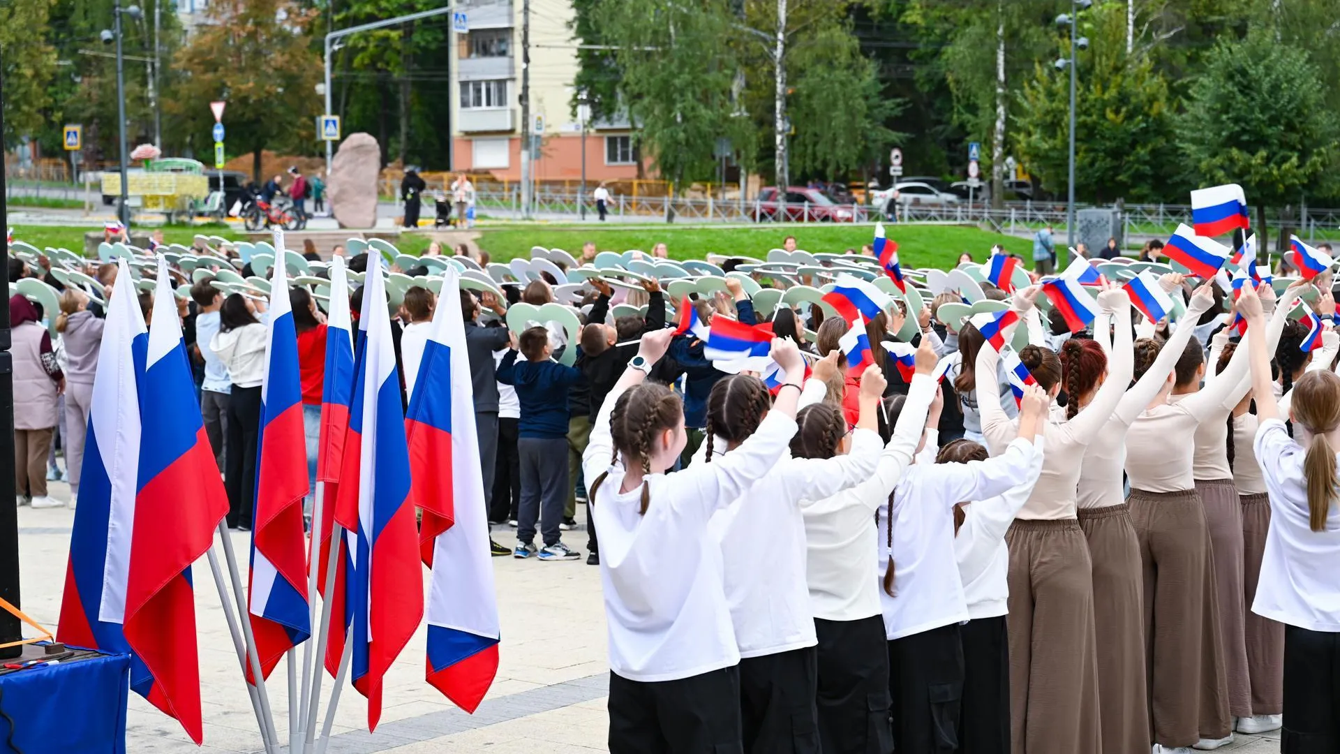 В Ленинском отметили День Государственного флага РФ