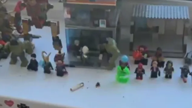 Залетевший в окно горящий окурок едва не спалил детскую комнату в Петербурге