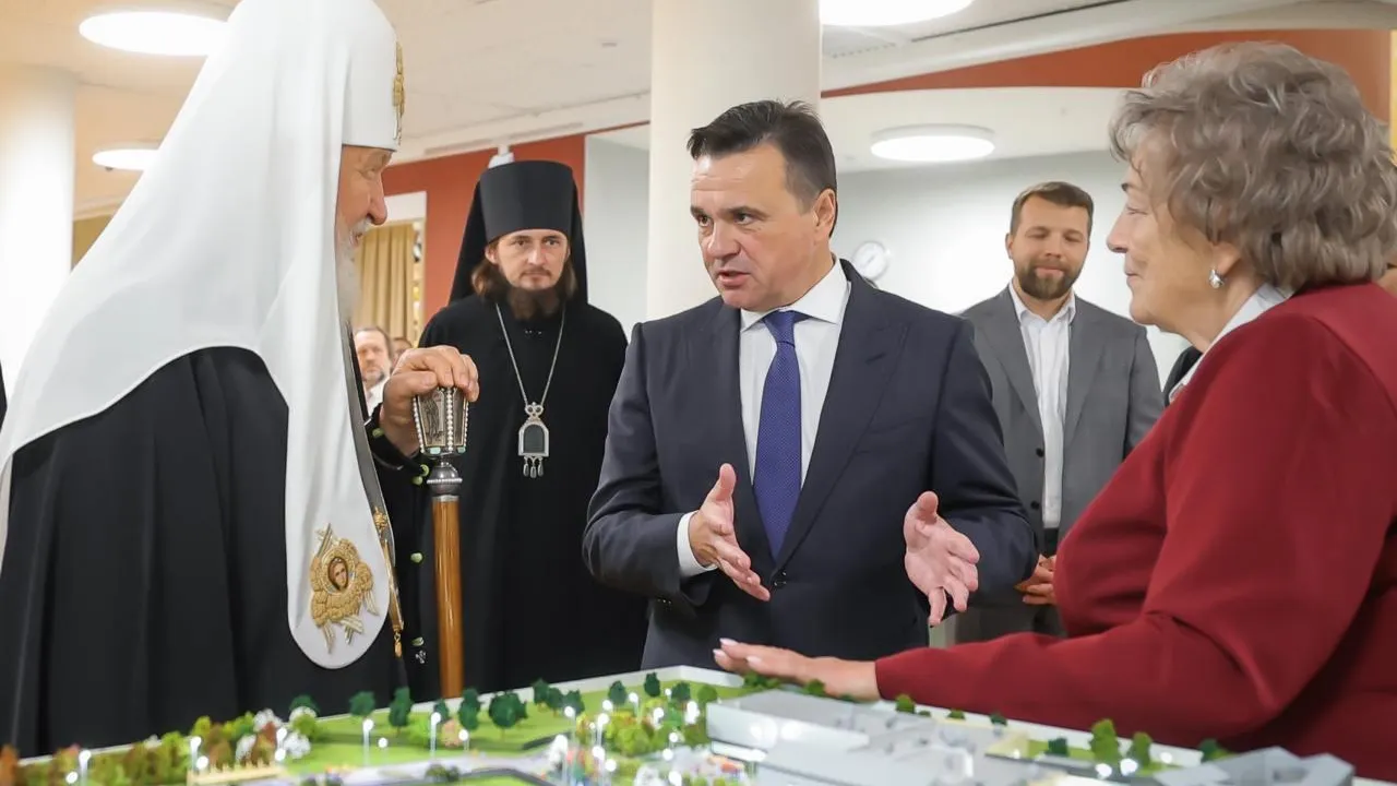 Воробьев поблагодарил Путина за поддержку Центра сопровождения слепоглухих