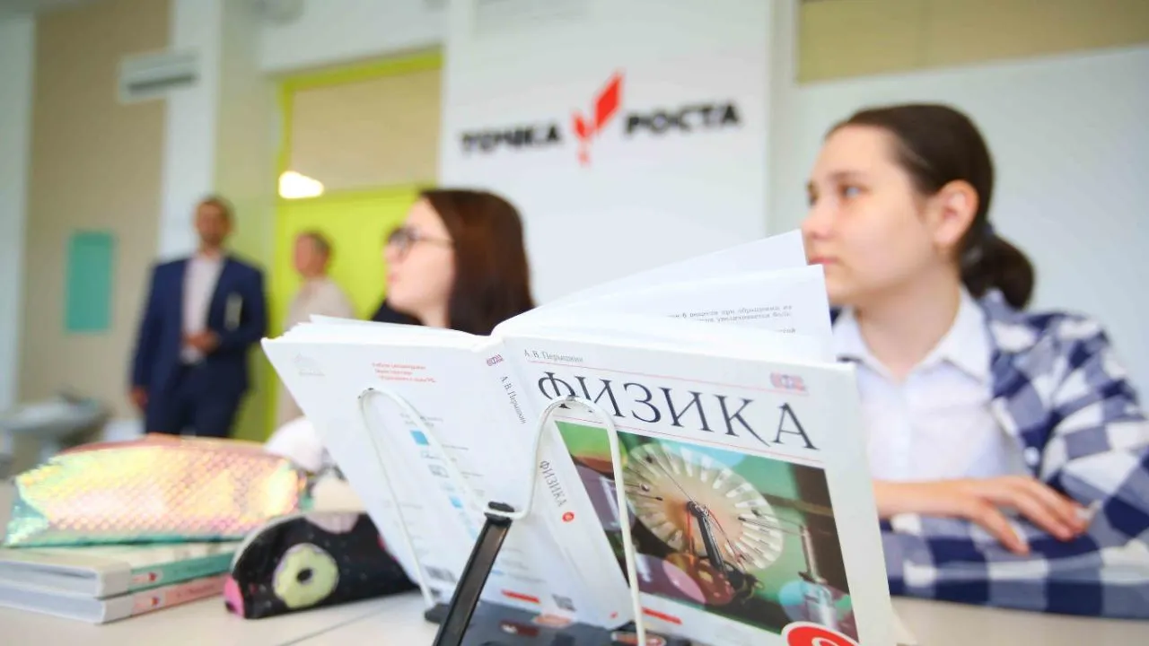 Глава Люберец осмотрел центр образования «Точка роста» в школе №48