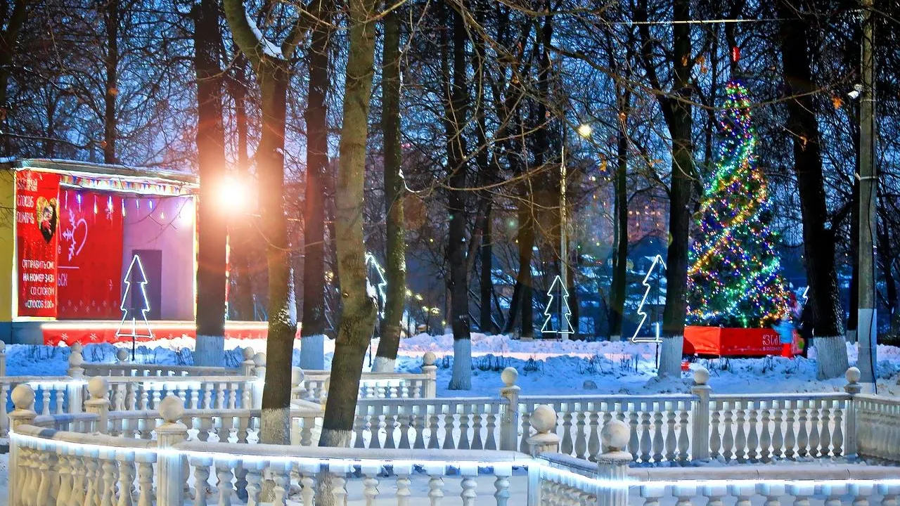 Центральный парк Подольска украсили новыми гирляндами