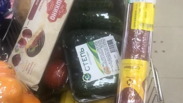Жительница Подольска купила продукты для проходящих карантин в общежитии округа
