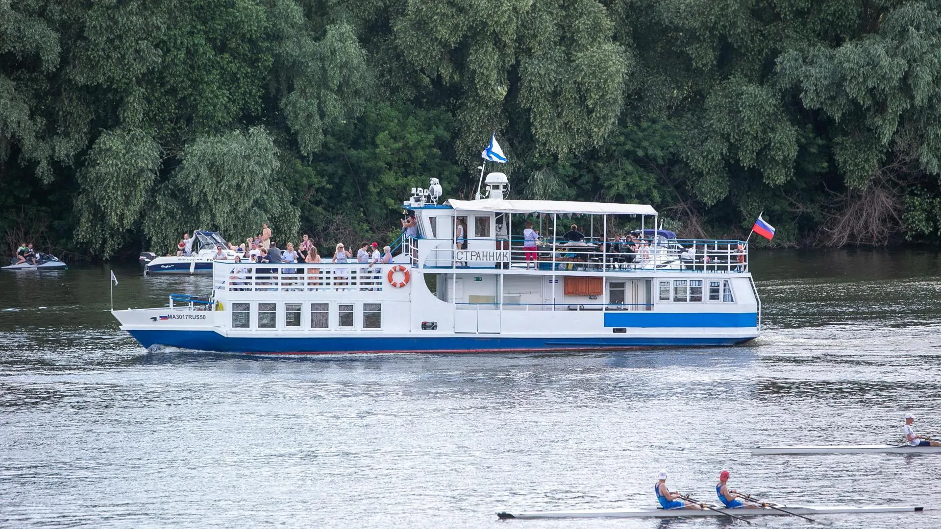 Парад судов прошел в Коломне в День ВМФ