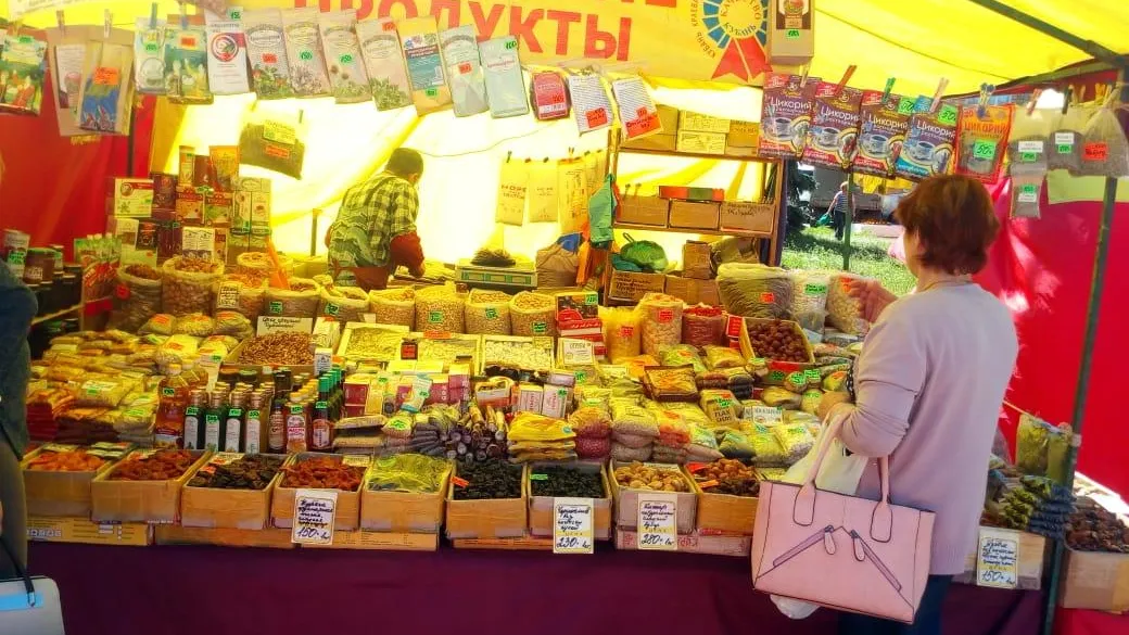 Жители Раменского купили 1 тонну овощей на социальной ярмарке