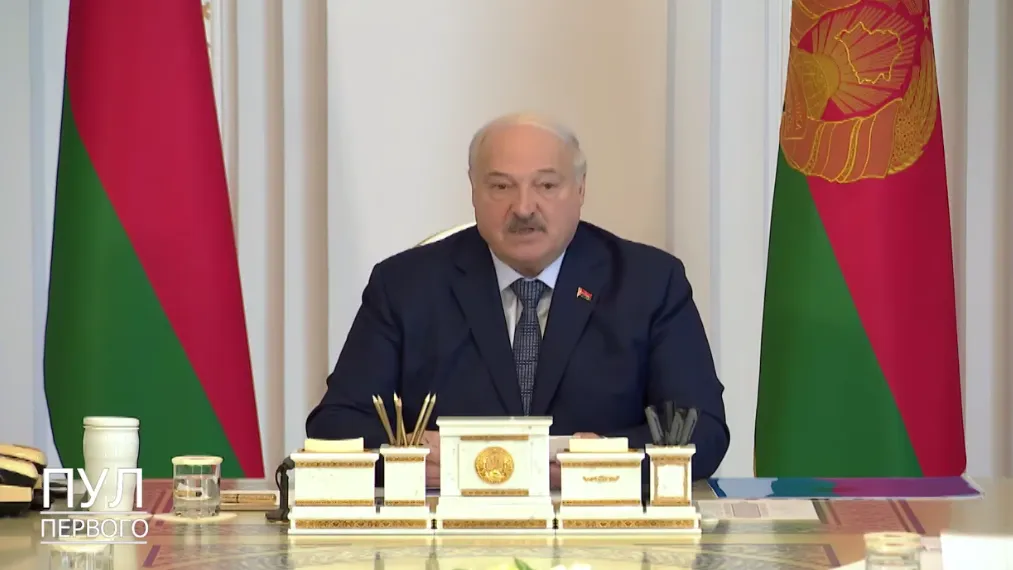 Лукашенко попросил мужиков содержать любовниц не за счет государства