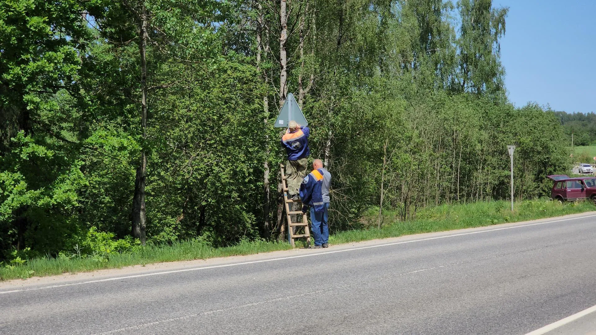 В 11 округах Подмосковья отремонтировали дорожные знаки