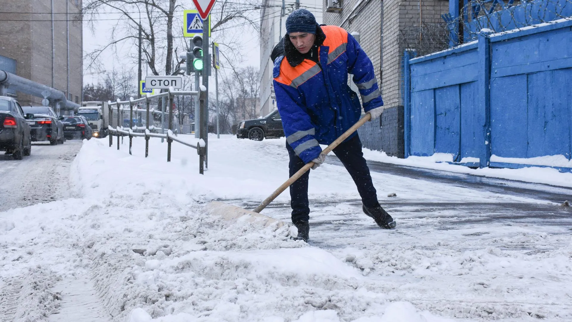 Подъезды к СНТ и дороги в населенных пунктах очистили от снега в микрорайоне Подольска