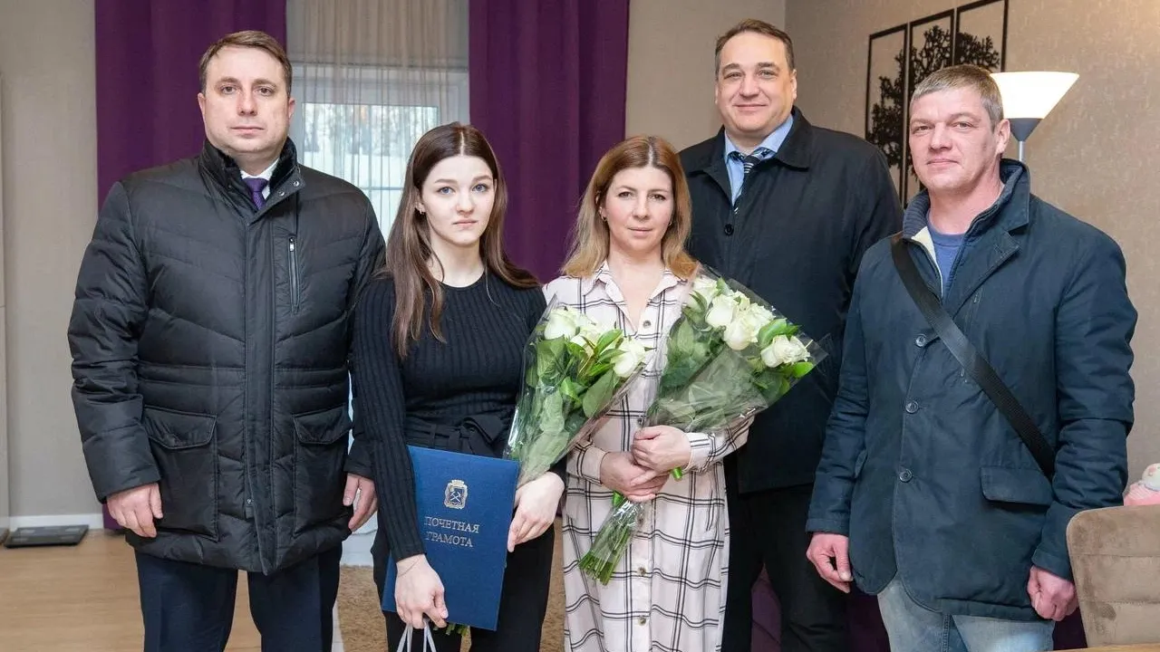 В Подольске наградили девушку, спасшую ребенка от нападения собаки