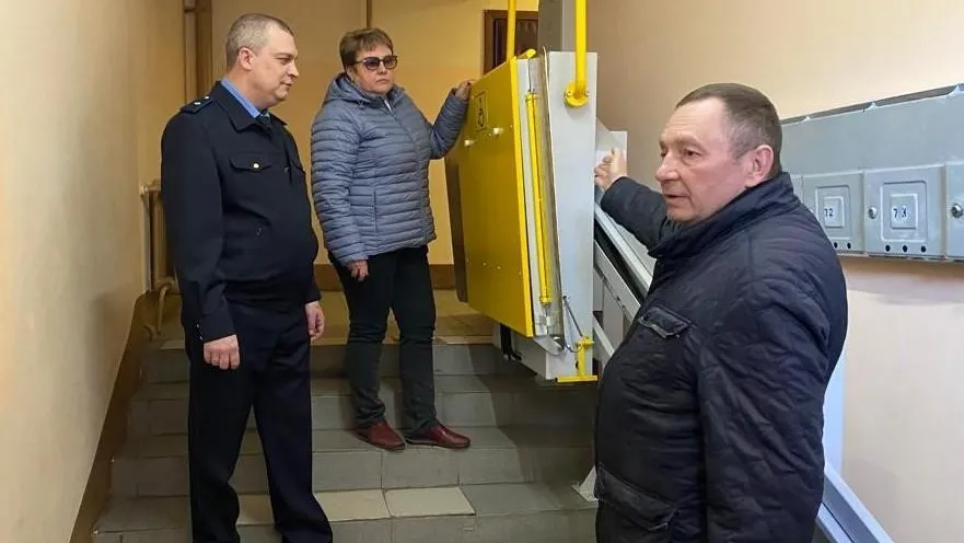 В одном из домов в Видном отремонтировали подъемные платформы для маломобильных граждан